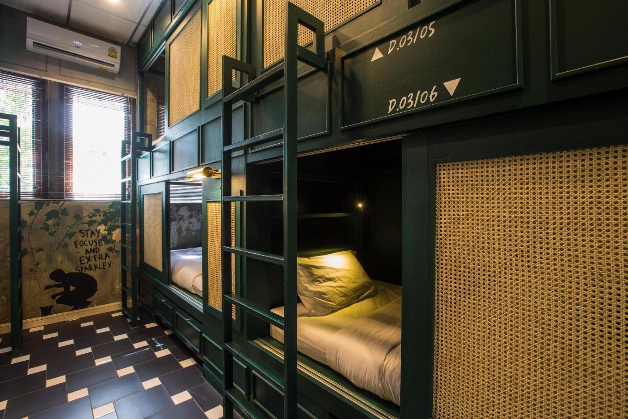 Azure Hostel Банкок Екстериор снимка