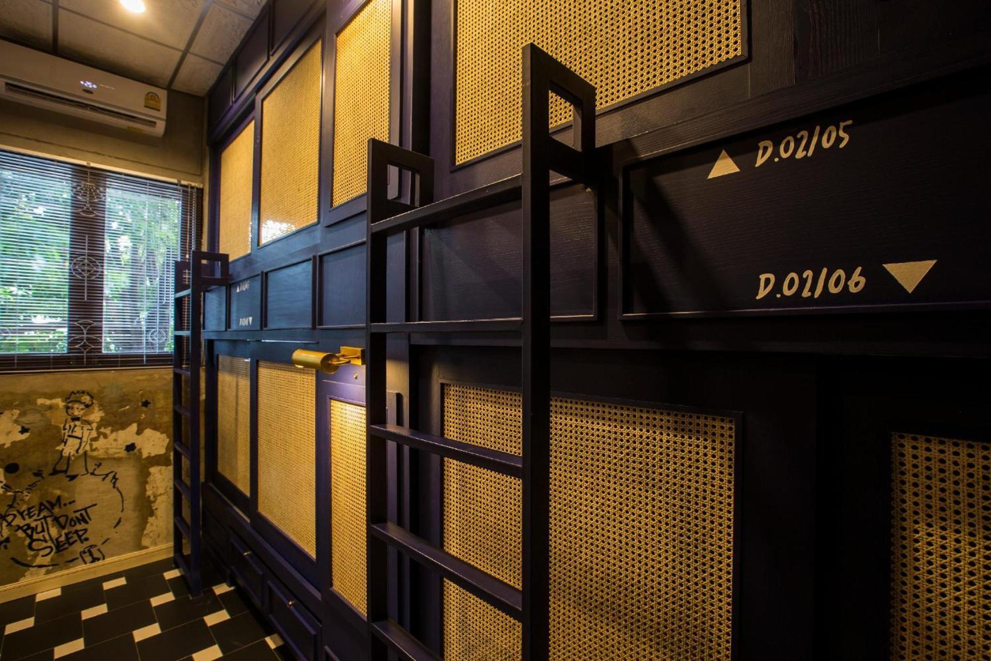 Azure Hostel Банкок Екстериор снимка
