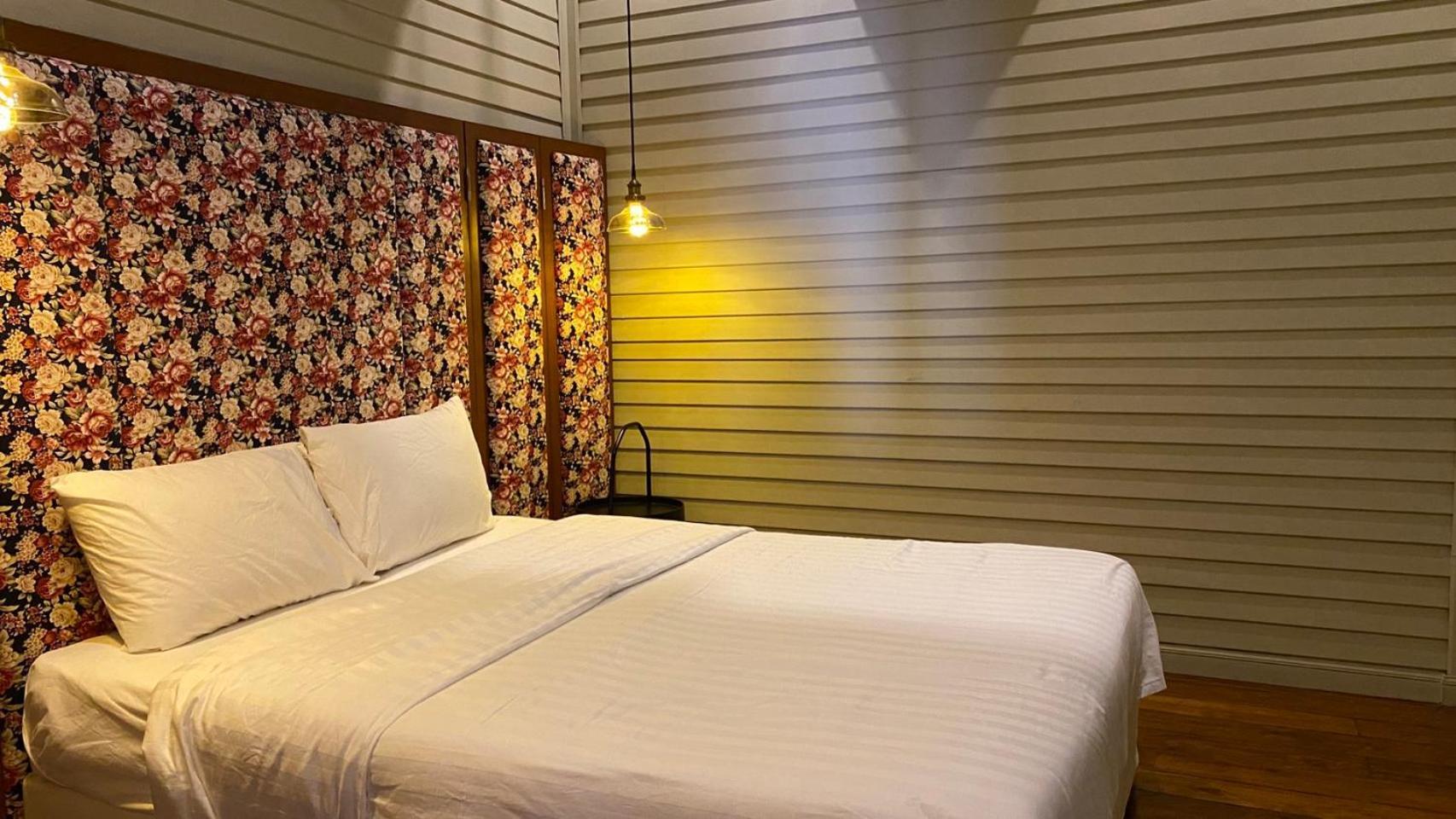 Azure Hostel Банкок Екстериор снимка