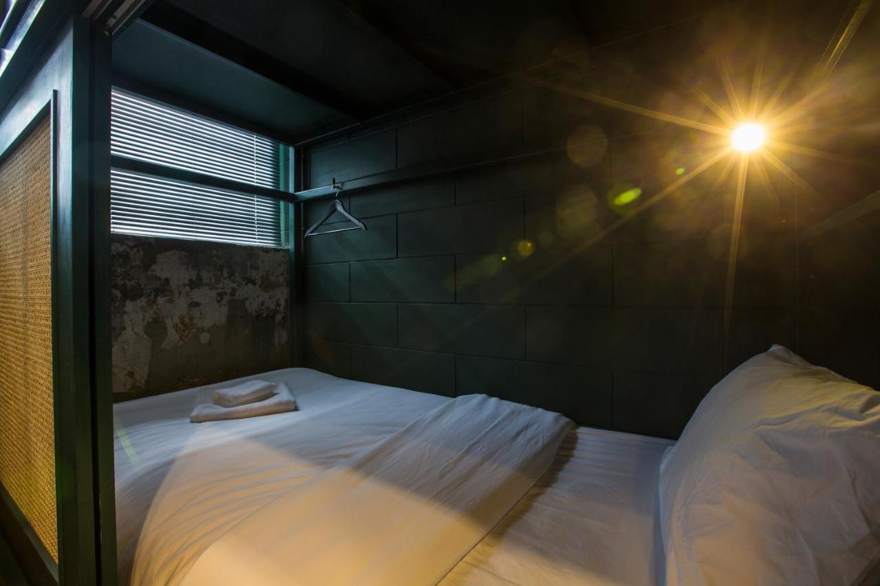 Azure Hostel Банкок Екстериор снимка