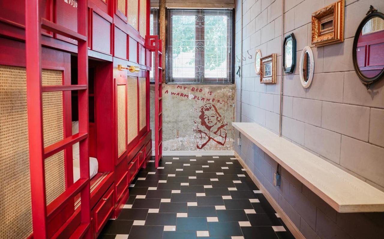 Azure Hostel Банкок Екстериор снимка