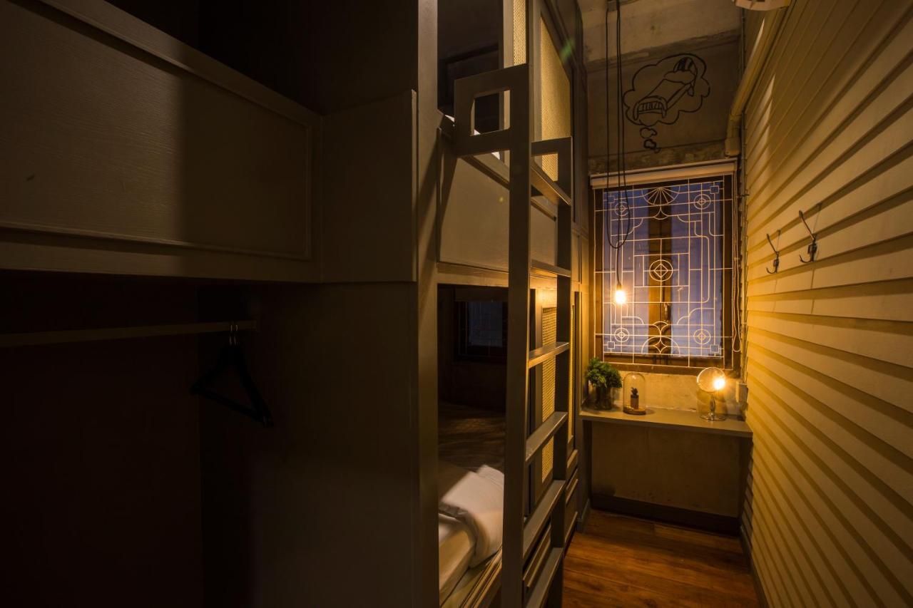 Azure Hostel Банкок Екстериор снимка